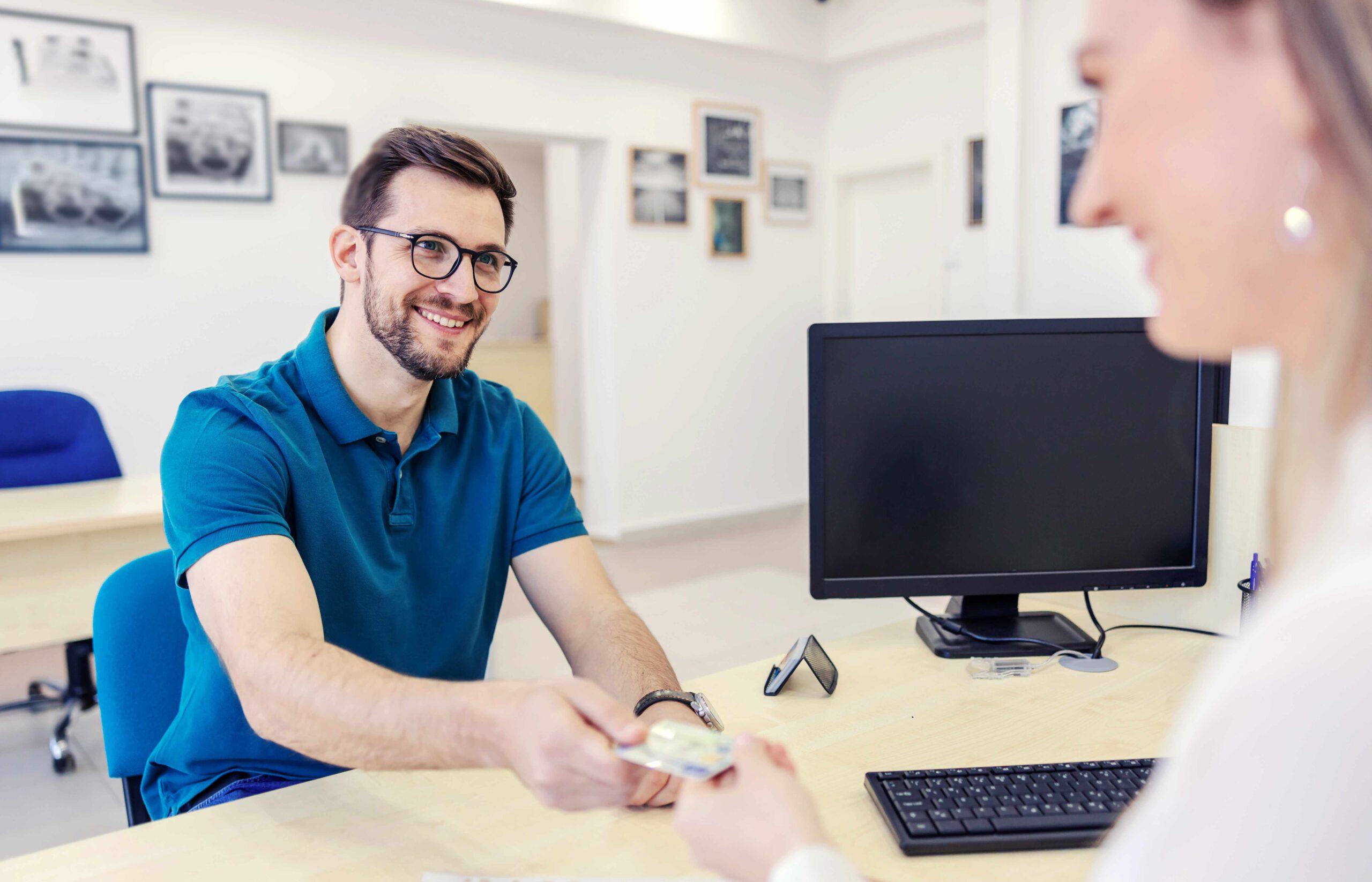 Sekundenschnelle, sichere Identitätsprüfung bei Antrags- und Vertragsabwicklungen Quelle: Shutterstock